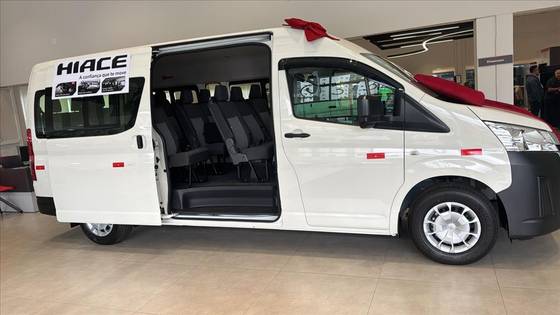 TOYOTA HIACE 2.8 D-4D TURBO DIESEL MINIBUS 15+1 DX AUTOMÁTICO